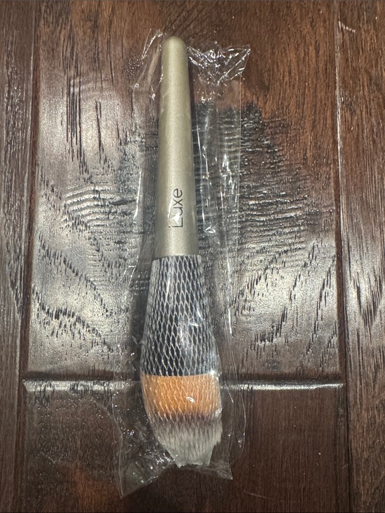 Luxe Other - Luxe Metallic Champagne Handle Foundation Brush with Orange and White Bristles